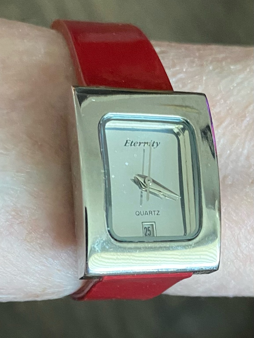 Quartz Ladies Watch with Red Strap